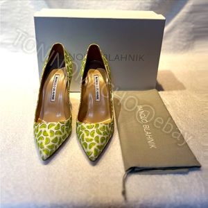 NEW! Never Worn! Manolo Blahnik Linen Stilettos
